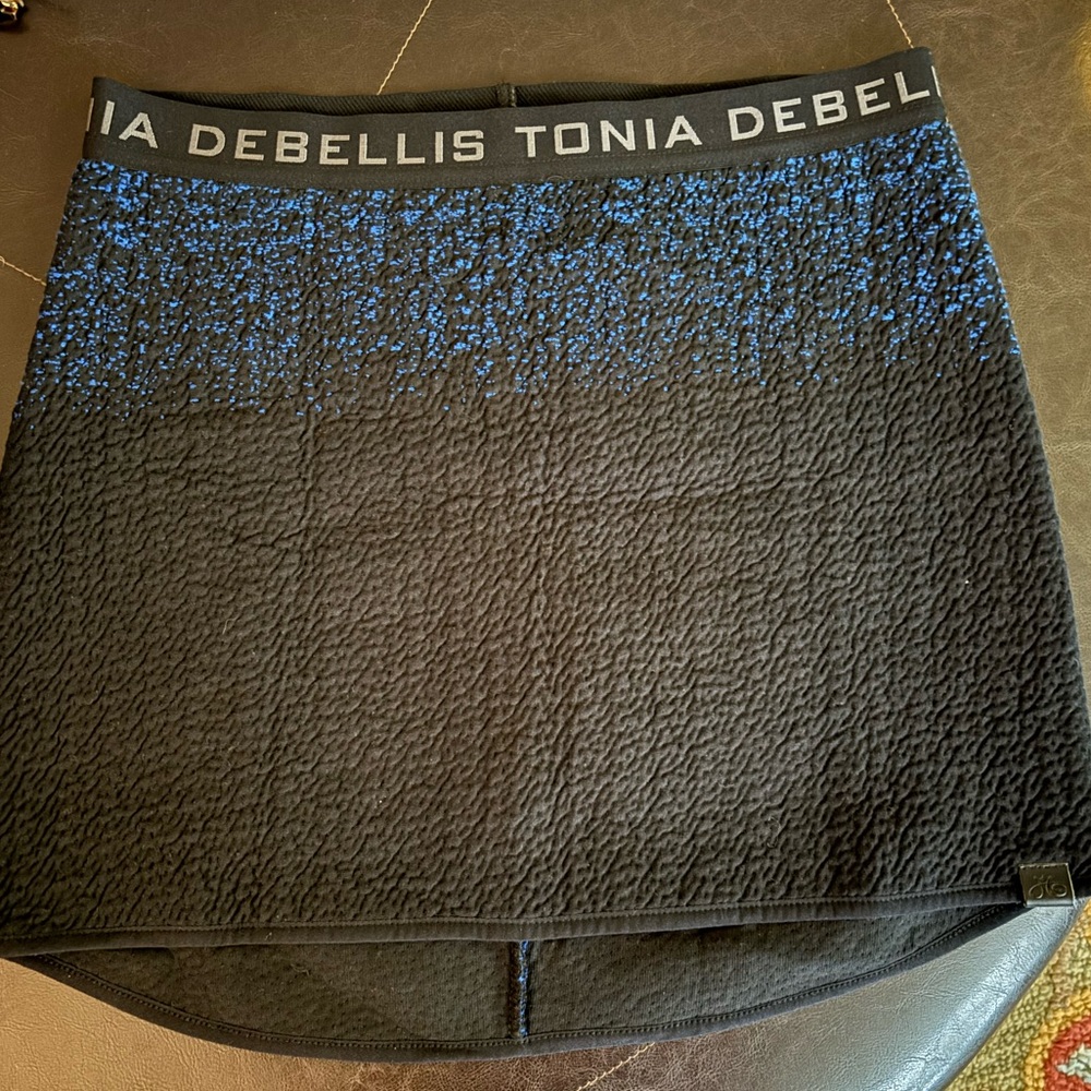 Tonia Debellis ski skirt. Size large.